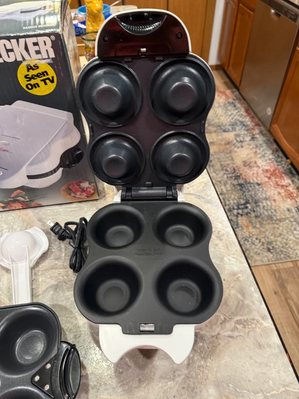 Black & Decker  “The Shell Baker Meal & Dessert Maker” Model G400